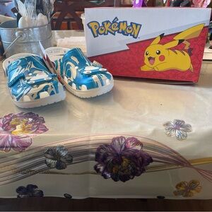 Crocs x Pokemon Snorlax Blue White Classic Clogs Comfort Shoes Size Women 8 NEW